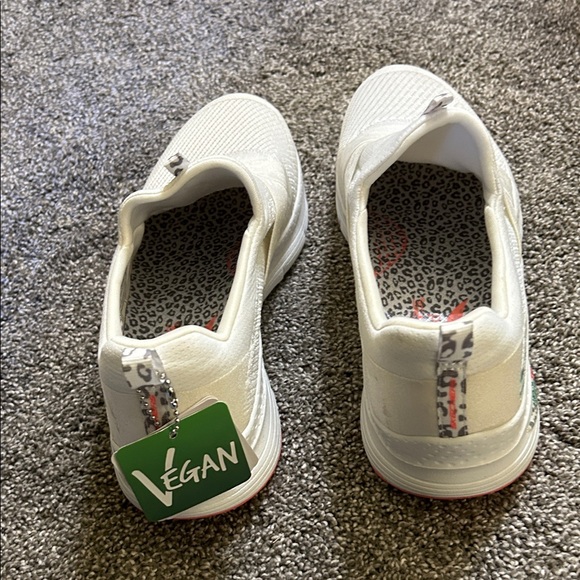 NWT White Slip-On Sneakers with Leopard Print Interior - Picture 3 of 12